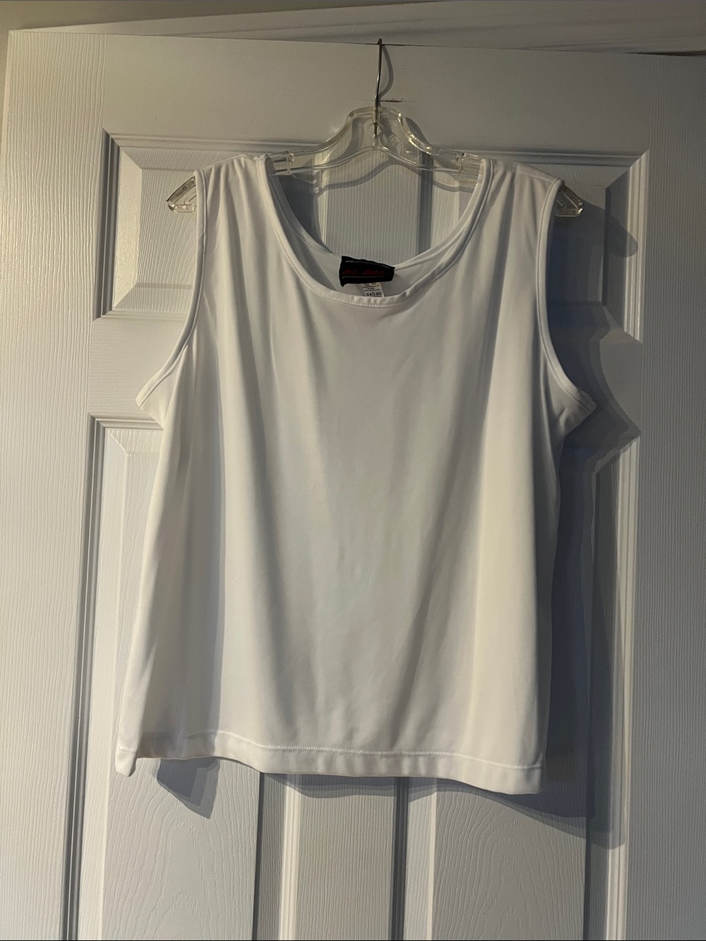 Women's White Scoop Neck Tank Top